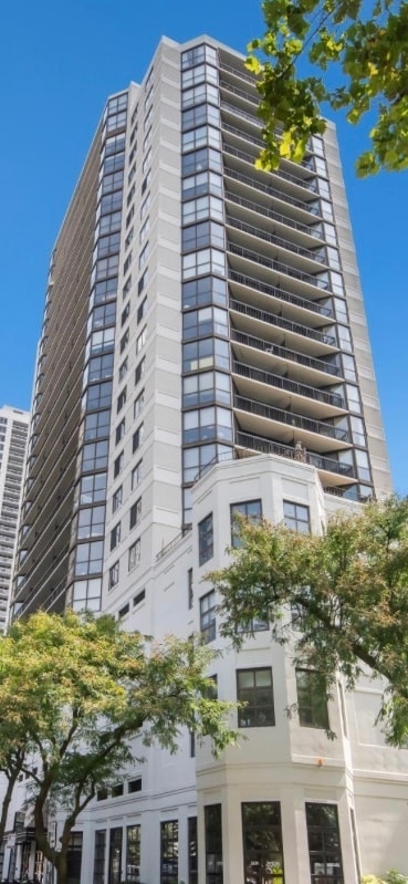 Building Photo - 33 W Delaware Pl Unit 10B