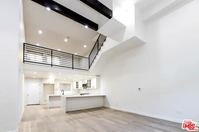 Photo - 5019 W Maplewood Ave Unit 105