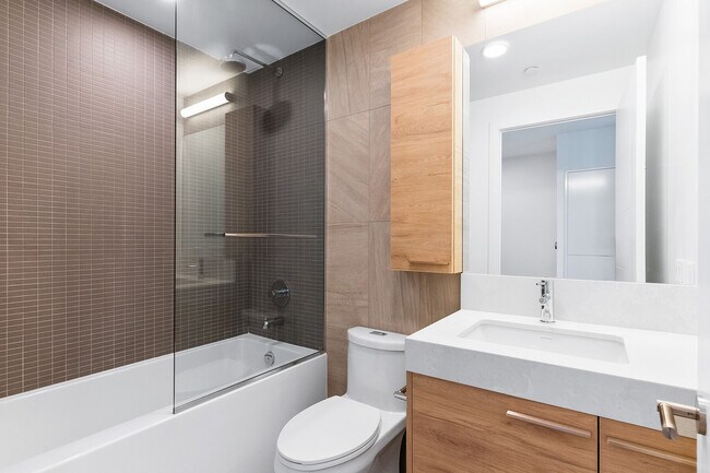 Photo - 200 Redpath Ave