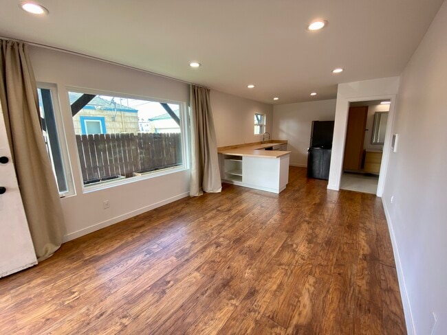 Photo - 716 Leonard Ave Unidad B