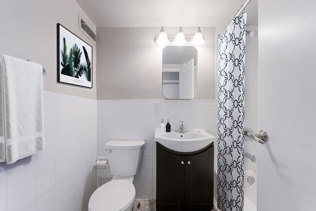 Photo - 100 Roehampton Ave