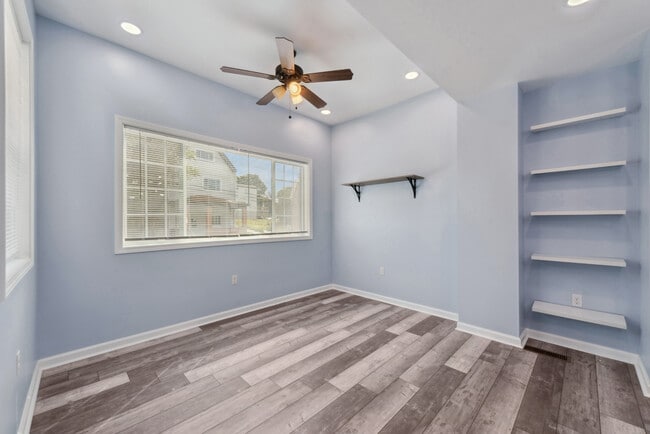 Photo - 305 N Graham St