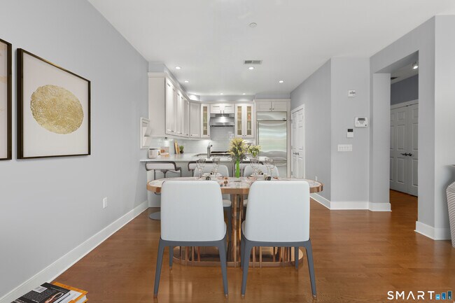 Photo - 77 Havemeyer Ln Unit 313