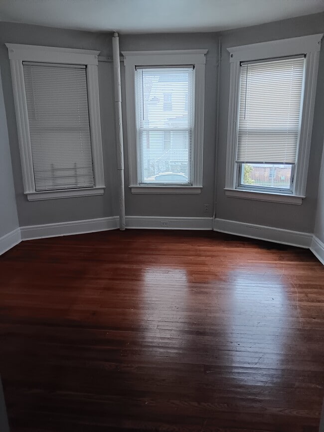 Photo - 51 Lincoln Pl Unidad First floor