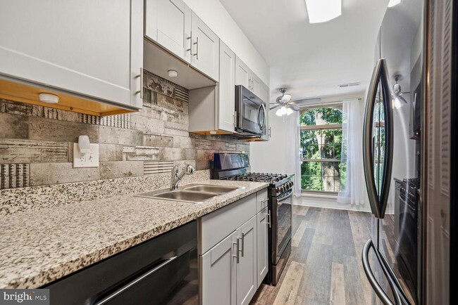 Building Photo - 3326 Woodburn Village Dr Unit 23