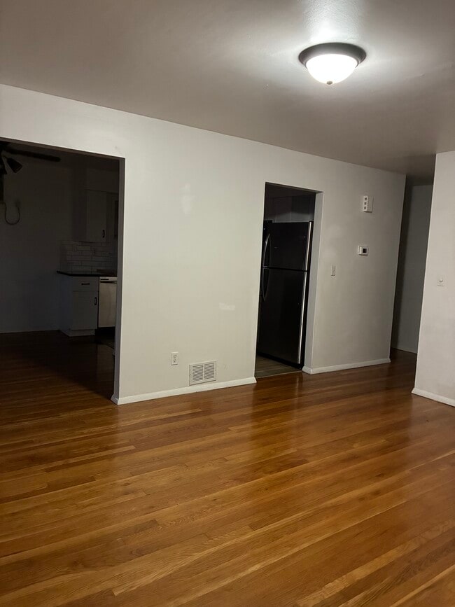 Building Photo - 147 Saint Joseph Blvd Unit 1
