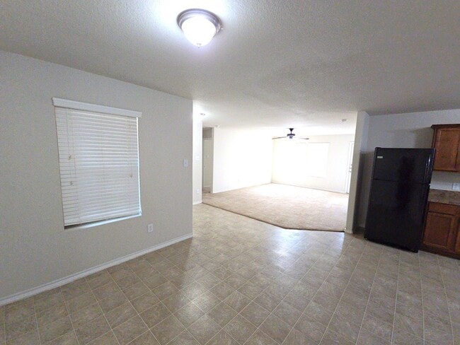 Photo - 810 Lightningbug Ln