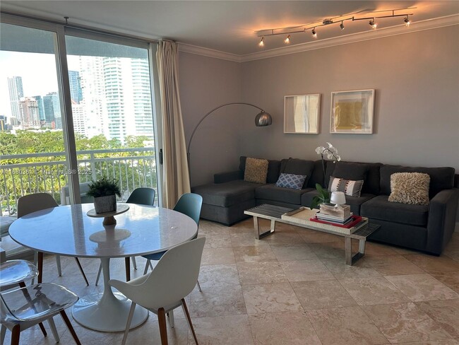 Photo - 2475 Brickell Ave Apartamento Unidad 906