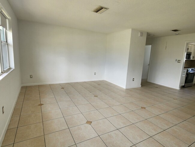 Photo - 346 Plaza Blvd