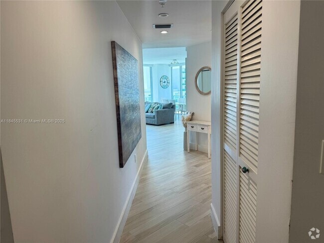 Building Photo - 79 SW 12th St Unit 2806 Rental