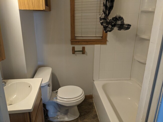 Photo - 1148 Forest St N