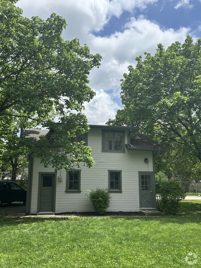 Building Photo - 368 S Parkview Ave Unit Bexley Studio Rental