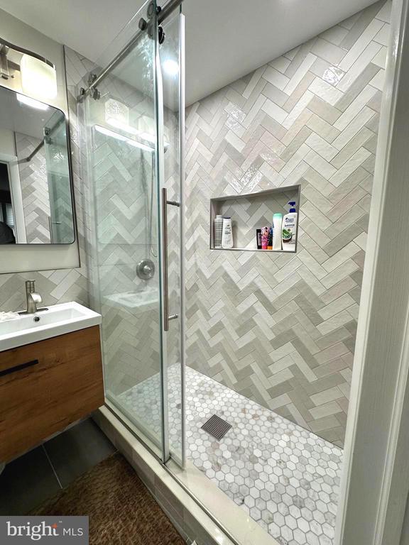 Photo - 8140 Drayton Ln