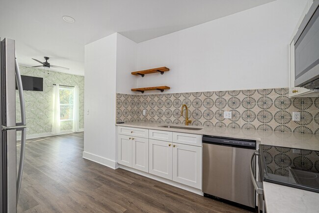 Photo - 637 E Anderson St