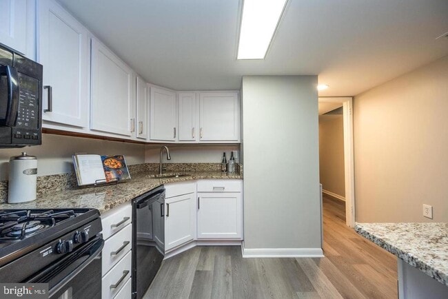 1403 Northgate Square Unidad 1B