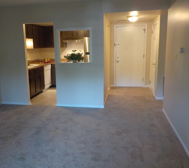 Living room view to kitchen - 2109 Cedar Run Dr Unit 107