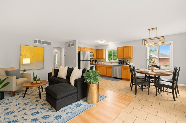 Photo - 18530 E 14 Mile Rd Unidad SI ID1032330P