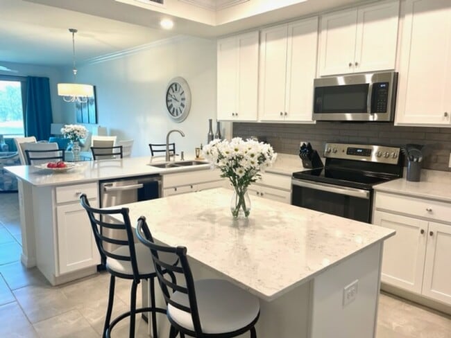 Photo - 2/2 MONTHLY RENTAL - GOLF/TENNIS CENTER - LAKEWOOD RANCH AVAILABLE FOR SPRING/ SUMMER!