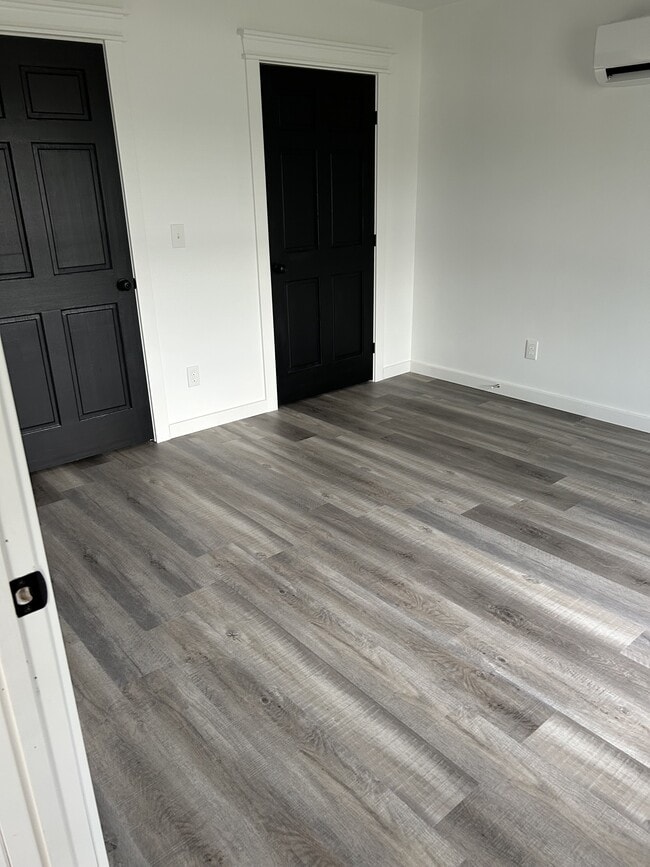 Photo - 423 W 3rd St