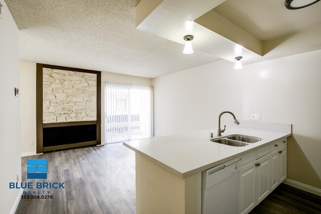 Building Photo - 451 S Harvard Blvd Unit 211