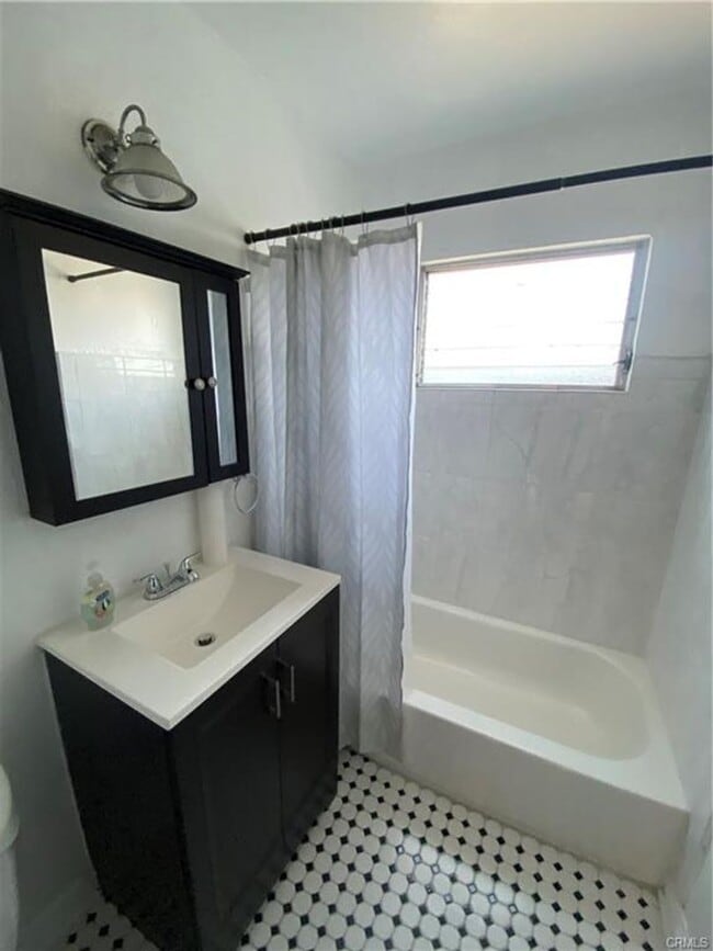 5832 Camerford Ave Unidad #5832
