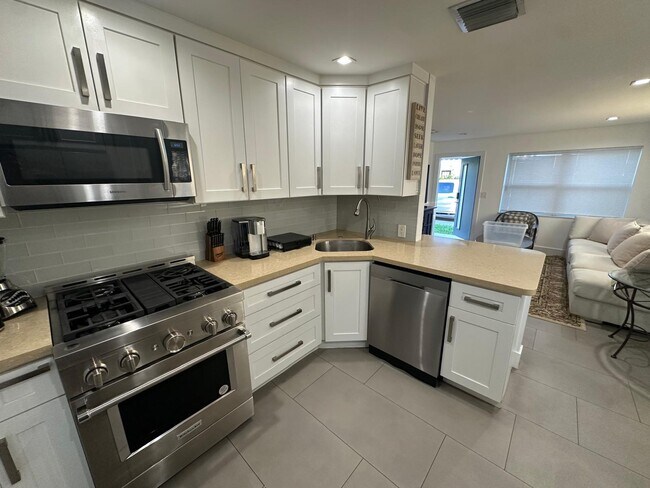 Photo - 300 Central Dr