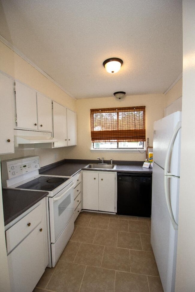 Photo - 7 University Pl