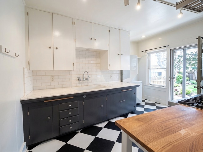 Building Photo - 1278 N Hudson Ave Unit 1278