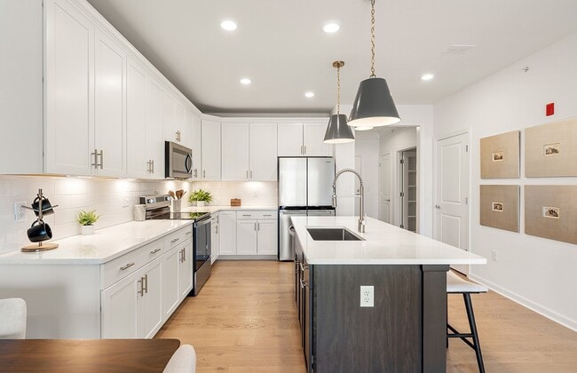 Building Photo - 2 Codman Wy Unit 105