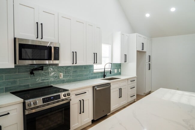 Photo - 1402 Bayou Shore Dr