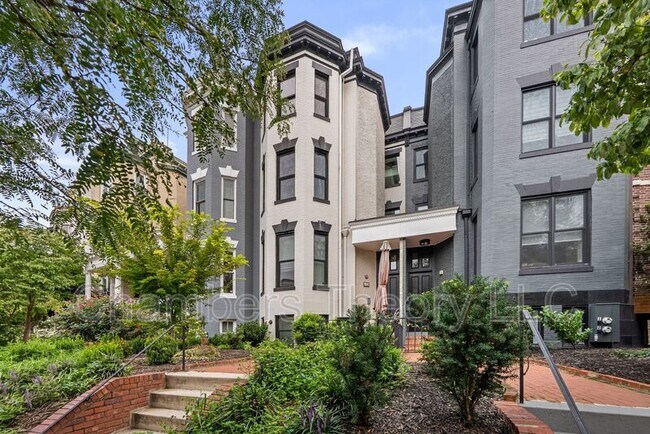 1963 Biltmore St NW Unidad #2