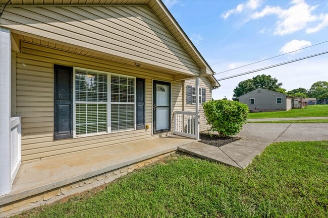 Photo - 206 W Edison St