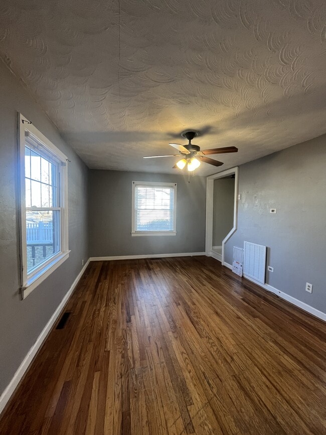 Photo - 411 Farrell St