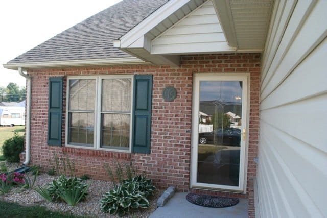 Building Photo - Charming 3-Bedroom End Unit Townhouse in B...