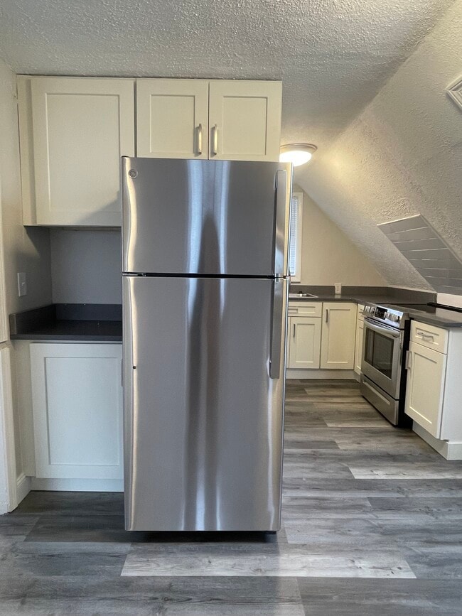 Photo - 615 Granite St