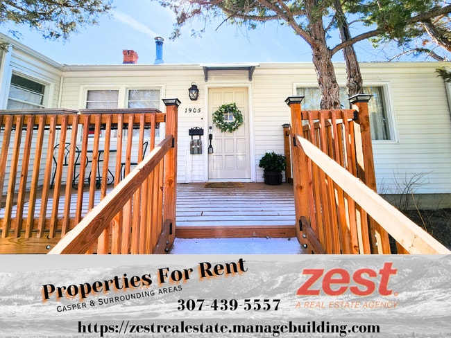 Building Photo - 1905 E 3rd St