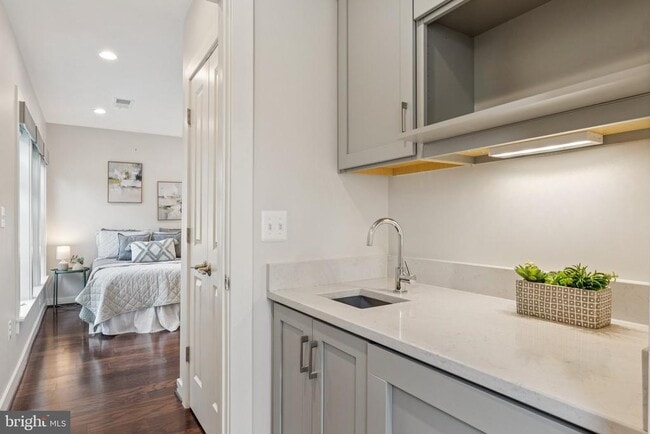 Photo - 8091 Red Hook St