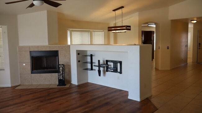 Photo - 2389 Ironmaster St