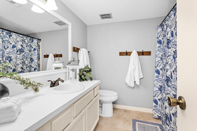 Photo - 36 April Point Dr N