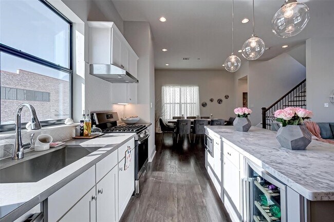 Photo - 1256 N Post Oak Rd