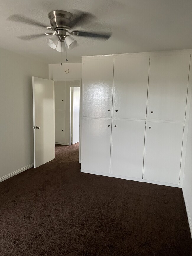 Photo - Tradewinds Apartments