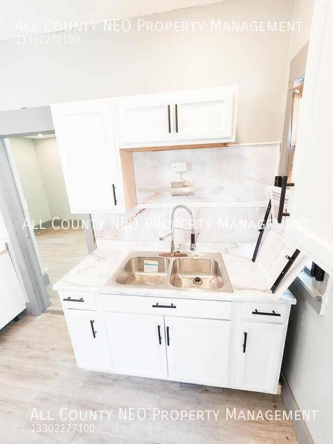 Photo - 10639 Dupont Ave