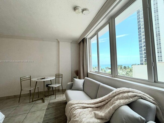 Photo - 19201 Collins Ave Unidad 706 Rental