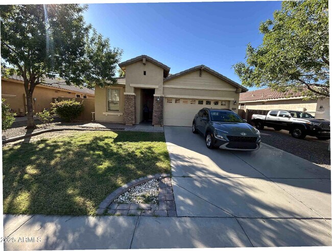 Building Photo - 2747 E Clifton Ave