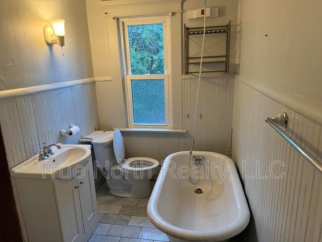 Photo - 112 1/2 West Tompkins