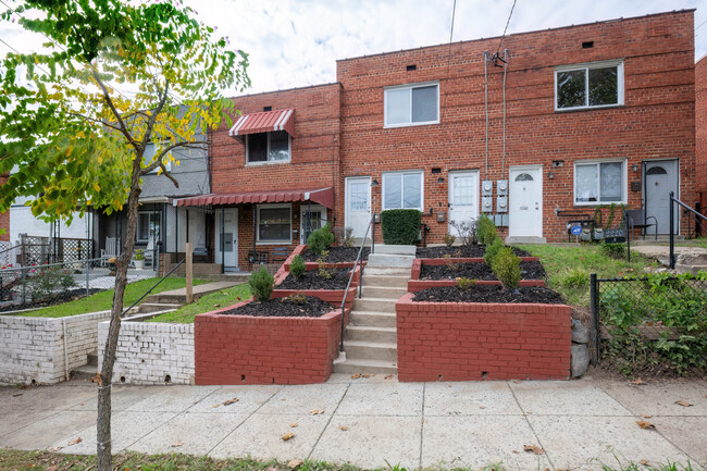 Front - 2218 15th St NE Townhome