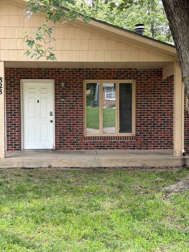 Building Photo - 828 Dondee Dr Unit B