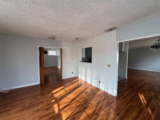 Photo - 5208 Wilkinson Ave Unidad 4