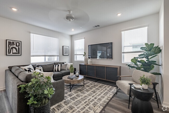 4BR, 3BA - 1,500SF - Living Room