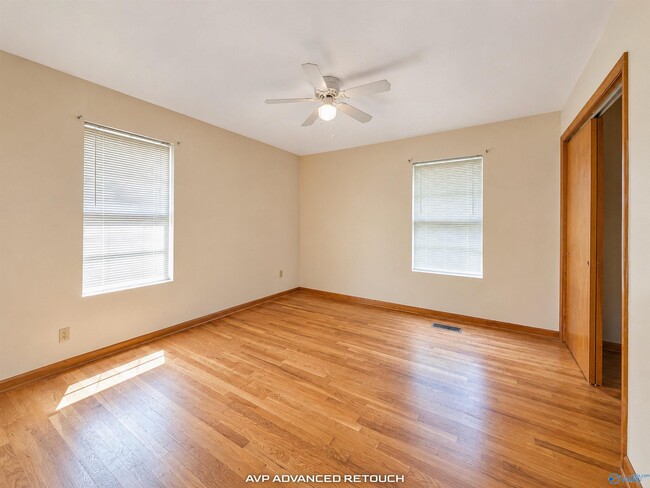 Photo - 514 Ferry St NE